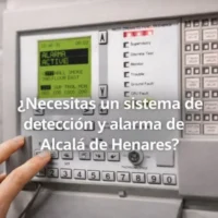 Panel de control de detección y alarma de incendios instalado por Extintores A2J en Alcalá de Henares