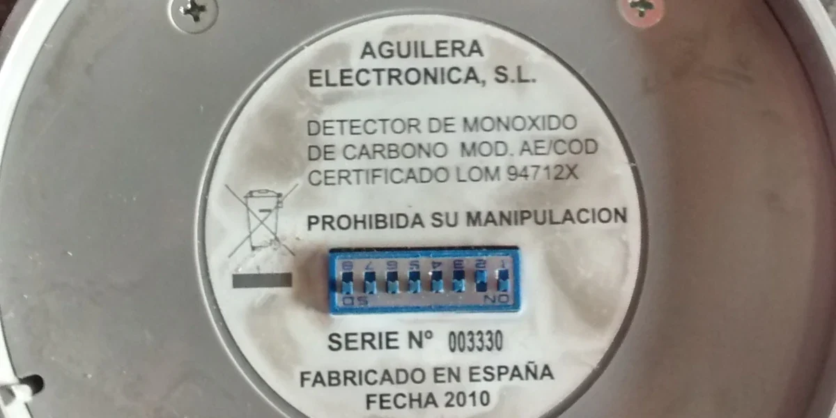 Detector de monóxido de carbono Aguilera Electrónica utilizado en sistemas de detección de CO en garajes y aparcamientos de Alcalá de Henares